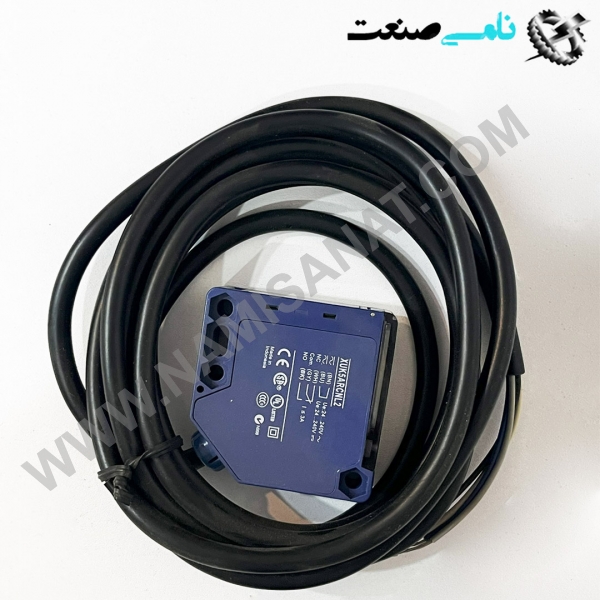 XUK5ARCNL2, واردات قطعات ,PEPERL FUCHS نامی صنعت,تجهیزات صنعتی,نمایندگی فروش سایر برند ها,نمایندگی فوش ایر برند های ABB,NAMISANAT,IFM,پترو شیمی ,فولاد,شرکت بازرگانی,نامی ,صنعت, سسایر سیستم ها,سیستم ها ,وکانکتور,مانیتور  ind.electronics,الکترونیک صنعتی,Encoders MEASUREMENT ,&INSTRUMENT,اندازه گیری و ابزار دقیق ind.power,برق صنعتی , Induction welding,,جوش القایی, hydraulic-pneumatic,,هیدرولیکPRODUCTS, MEASUREMENT&INSTRUMENT, SENSOR, TELEMEANIQE, XUK5ARCNL2,XUK5ARCNL,XUK5ARCN,XUK5ARC,XUK5AR,XUK5A,XUK5,XUK ,NAMISANAT.CO,https:,,www.namisanatسنسور چشمی راه پله، یکی از اجزای مهم سیستم‌های روشنایی هوشمند است که برای بهینه‌سازی مصرف انرژی و افزایش ایمنی استفاده می‌شود. این سنسورها به حرکت افراد و اشیاء حساس هستند و با تشخیص حرکت، چراغ‌ها را روشن و پس از مدت زمان مشخصی، آنها را خاموش می‌کنند. خرید سنسور چشمی مناسب برای راه پله‌ها نیازمند دانستن نکات و ویژگی‌های مختلف این محصولات است. در این مقاله، به بررسی انواع سنسورهای چشمی راه پله، ویژگی‌ها، و قیمت‌های آنها خواهیم پرداخت.  انواع سنسور های چشمی راه پله با پیشرفت روزافزون فناوری در حوزه روشنایی، سیستم‌های هوشمند برای افزایش بهره‌وری و ایمنی در فضاهای عمومی و خصوصی به کار گرفته می‌شوند. یکی از این سیستم‌ها، سنسورهای چشمی است که به دلیل کارایی بالا در مدیریت مصرف انرژی و تسهیل دسترسی، به ویژه در راه‌پله‌ها بسیار مورد توجه قرار گرفته‌اند. این سنسورها با تشخیص حرکت، به طور خودکار چراغ‌ها را روشن و خاموش می‌کنند و بر اساس زاویه دید و محدوده تشخیص به چند دسته تقسیم می‌شوند.  ۱. سنسورهای چشمی ۱۴۰ درجه  این نوع سنسورها عمدتاً برای راهروها و راه‌پله‌های باریک مورد استفاده قرار می‌گیرند. از ویژگی‌های برجسته آن‌ها می‌توان به موارد زیر اشاره کرد:  نصب توکار: این سنسورها به‌گونه‌ای طراحی شده‌اند که داخل دیوار یا سقف قرار می‌گیرند، و بنابراین زیبایی بصری فضا حفظ می‌شود.  زاویه دید ۱۴۰ درجه: محدوده تشخیص آن‌ها در ۱۴۰ درجه است و به خوبی حرکت افراد در این زاویه را تشخیص می‌دهند.  برد تشخیص حرکت: بسته به نوع و مدل، این سنسورها قادر به تشخیص حرکت در فاصله ۲.۵ تا ۱۰ متری هستند.  این سنسورها برای راهروها یا فضاهایی که تحرک کمتر و مساحت محدودی دارند، مناسب هستند.  ۲. سنسورهای چشمی ۱۸۰ درجه  این سنسورها عموماً بر روی دیوارها نصب شده و به دلیل زاویه دید گسترده‌تر، برای فضاهای بزرگ‌تر و باز، گزینه مناسبی محسوب می‌شوند:  زاویه دید ۱۸۰ درجه: این نوع سنسورها حرکت را در یک زاویه بازتر تشخیص می‌دهند و امکان پوشش‌دهی فضای بیشتری را فراهم می‌کنند.  برد تشخیص حرکت تا ۲۰ متر: این ویژگی باعث می‌شود که در فضاهای بزرگی مانند پارکینگ‌ها و حیاط‌ها بسیار کارآمد باشند. با توجه به برد بالای تشخیص، سنسورهای ۱۸۰ درجه می‌توانند به طور مؤثری محیط‌های باز و مسیرهای طولانی را پوشش دهند.  ۳. سنسورهای سقفی ۳۶۰ درجه  این نوع سنسورها به دلیل زاویه دید کامل، بهترین گزینه برای فضاهایی هستند که نیاز به پوشش همه‌جانبه دارند. ویژگی‌های اصلی آن‌ها عبارتند از:  زاویه دید ۳۶۰ درجه: این سنسورها قادر به تشخیص حرکت در تمام زوایا هستند و نیازی به نصب چندین سنسور در یک مکان نیست.  برد تشخیص ۲.۵ تا ۱۲ متر: برای فضاهایی مانند پارکینگ‌ها، انبارها و راه‌پله‌های بزرگ، این نوع سنسورها بهترین گزینه به شمار می‌آیند.  با نصب این سنسورها در مرکز سقف، کل فضا به‌طور یکپارچه تحت پوشش قرار می‌گیرد.  ۴. سنسورهای لامپ سرخود  این سنسورها از نوعی هستند که لامپ و سنسور در یک دستگاه ترکیب شده‌اند. برخی از ویژگی‌های مهم آن‌ها عبارتند از:  زاویه دید ۳۶۰ درجه: مشابه سنسورهای سقفی، این سنسورها نیز تمام زوایا را پوشش می‌دهند.  نصب آسان: به دلیل عدم نیاز به سیم‌کشی پیچیده، این سنسورها برای مکان‌هایی که دسترسی به برق سخت است، مناسب هستند.  قابلیت شارژ: برخی از مدل‌ها از نوع شارژی هستند و می‌توانند پس از اتمام شارژ، مجدداً تغذیه شوند. این ویژگی آن‌ها را برای مکان‌هایی با دسترسی محدود به منابع تغذیه دائمی مناسب می‌کند.  انتخاب سنسور مناسب برای راه‌پله‌ها و فضاهای مشابه بستگی به نیاز محیط، اندازه فضا و نوع نصب دارد. سنسورهای ۱۴۰ درجه برای راهروهای باریک، سنسورهای ۱۸۰ درجه برای فضاهای باز، و سنسورهای ۳۶۰ درجه برای پوشش کامل مناسب هستن مهم‌ترین ویژگی‌های سنسور چشمی راه پله در هنگام خرید سنسور چشمی راه پله، شناخت ویژگی‌های مهم این محصولات به شما کمک می‌کند تا بهترین انتخاب را داشته باشید. در ادامه، به بررسی مهم‌ترین ویژگی‌های این سنسورها می‌پردازیم:  حساسیت به حرکت مهم‌ترین ویژگی یک سنسور چشمی، حساسیت آن به حرکت است. میزان حساسیت تعیین می‌کند که سنسور تا چه حد می‌تواند حرکت را در محیط تشخیص دهد. سنسورهایی با حساسیت بالا برای فضاهایی که تردد بیشتری دارند، مناسب هستند، اما در فضاهای کوچک ممکن است منجر به روشن و خاموش شدن‌های غیرضروری شوند.  دامنه تشخیص دامنه یا محدوده تشخیص سنسور، فاصله‌ای است که سنسور می‌تواند حرکت را شناسایی کند. این دامنه معمولاً به صورت درجه‌ای از زاویه دید سنسور بیان می‌شود. برای راه پله‌های باریک، سنسورهایی با زاویه دید کمتر و برای راه پله‌های بزرگ‌تر، سنسورهایی با زاویه دید بیشتر مناسب هستند.  زمان تأخیر خاموش شدن زمان تأخیر خاموش شدن، مدت زمانی است که پس از خروج فرد از محدوده سنسور، چراغ‌ها خاموش می‌شوند. این ویژگی برای بهینه‌سازی مصرف انرژی بسیار مهم است. سنسورهایی که زمان تأخیر قابل تنظیم دارند، انعطاف‌پذیری بیشتری را به کاربران ارائه می‌دهند.  نوع نصب سنسورهای چشمی می‌توانند به دو صورت نصب شوند: روکار و توکار. سنسورهای روکار به‌راحتی روی دیوار یا سقف نصب می‌شوند و نیازی به ایجاد تغییرات در ساختار ساختمان ندارند. در حالی که سنسورهای توکار داخل دیوار یا سقف جاسازی می‌شوند و نصب آنها نیاز به کار فنی بیشتری دارد، اما ظاهری زیباتر دارند.  مقاومت در برابر شرایط محیطی برای فضاهایی که در معرض رطوبت یا گرد و غبار هستند، مانند راه پله‌های خارجی، سنسورهایی با درجه حفاظتی بالا (IP) ضروری است. این سنسورها در برابر نفوذ آب و گرد و غبار مقاوم هستند و طول عمر بیشتری دارند.