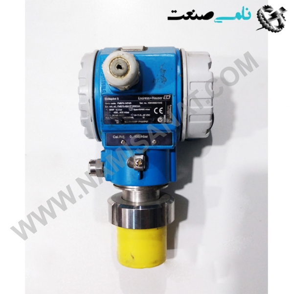 FMB70-14P4/0, واردات قطعات ,PEPERL FUCHS نامی صنعت,تجهیزات صنعتی,نمایندگی فروش سایر برند ها,نمایندگی فوش ایر برند های ABB,NAMISANAT,IFM,پترو شیمی ,فولاد,شرکت بازرتمگانی,نامی ,صنعت, سسایر سیستم ها,سیس ها ,وکانکتور,مانیتور  ind.electronics,الکترونیک صنعتی,Encoders MEASUREMENT ,&INSTRUMENT,اندازه گیری و ابزار دقیق ind.power,برق صنعتی , Induction welding,,جوش القایی, hydraulic-pneumatic,,هیدرولیک  FMB70-14P4-0,FMB70-14P4,FMB70-14P,FMB70-14P,FMB70-14,FMB70-1,FMB70,FMB7,FMB,FM Measuring Instruments-ENDRESS+HAUSER- ENDRESS ENDRESS+HAUSER pressure monitoring,,DEITAPILOT S,E+H TRANSMITTERوTechnical ,Hydrostatic level,level measurement   NAMISANAT.CO,https:,,www.namisanat.com,per,    اندرس هاوزر-خریداندرس هاوزر-خریداندرس  در سطح سنج هیدرواستاتیک، مبنای اندازه گیری، اندازه گیری فشار است. این روش، مشابه روش فشار تفاضلی است. با این تفاوت که در اینجا، مخزن تحت فشار نیست و فقط با محاسبه فشار در کف مخزن، می‌توان ارتفاع را به دست آورد. در سطح سنج هیدرواستاتیک در یکی از ساده‌ترین روش‌ها می‌توان یک ترانسمیتر فشار ساده را روی فلنجی در بدنه و نزدیک به کف مخزن نصب کرد به طوری که سنسور آن، در تماس با مایع قرار گیرد. در شیوه‌ای دیگر، که در شکل زیر نشان داده شده است، سنسور فشار به کمک کابلی از بالا به داخل مخزن فرستاده می‌شود. در این حالت، سنسور در نزدیکی کف مخزن قرار می‌گیرد و بدنه سنسور به بدنه  مقادیر فشار نسبی و مطلق را در شکل مشاهده می‌کنید. با توجه به رابطه کلیدی P=ρgHP=ρgH، دقت محاسبه ارتفاع به میزان زیادی به دقیق بودن چگالی ماده وابسته است چرا که تغییرات نسبتاً زیاد دما باعث تغییر در چگالی سیال می شود. به همین دلیل در همه این دستگاه ها از جمله اندازه گیرهای هیدرواستاتیکی،از جبران ساز دما نیز استفاده می شود. متدوال ترین ترانسدیوسر این وسایل از نوع پیزو الکتریک می باشد. در سطح سنج هیدرواستاتیک، ترانسمیتر در بیرون و با فاصله از مخزن نصب شده و مقدار فشار یا ارتفاع به صورت یک سیگنال جریان  4 تا 20mA به اتاق کنترل ارسال می‌شود.  ترانسمیتر دیجیتال فشار برای اندازه گیری سطح ، حجم و جرم مایعات ، همچنین اندازه گیری فشار مایعات و گازها کاربرد در اندازه گیری فشار در لوله ها و محفظه ها دارای گواهی نامه های حفاظتی بین المللی سنسور سطح سنج هیدرواستاتیک چگونه کار می کند؟  در سطح سنج هیدرواستاتیک، فشاری که سیال داخل مخزن بوجود می آورد، محاسبه می شود و بر اساس آن با فرمول خاصی، ارتفاع اندازه گیری می شود.  این کار به دو روش انجام می شود:  روش اول: یک ترانسمیتر فشار در نزدیکی کف مخازن به وسیله فلنج وصل می شود که مایع مستقیماً با آن تماس خواهد داشت. فشاری که با اضافه شدن مایع در مخزن، به این ترانسمیتر وارد میشود محاسبه شده و سیگنال آن توسط ترانسمیتر ارسال شده و طبق فرمول خاصی، ارتفاع محاسبه می شود.  روش دوم: در این روش ترانسمیتر، توسط یک کابل داخل مخزن فرستاده شده و توسط فلنج در نزدیکی کف مخزن و روی بدنه آن نصب میشود. و ادامه کار همانند روش قبل است.  فرمول محاسبه ارتفاع در این نوع اندازه گیری سطح، به صورت زیر است:  P=ρgH  همانگونه که میدانید، ρ علامت چگالی می باشد، و در این فرمول مشخص میشود که فشار به دست آمده، رابطه مستقیمی با چگالی دارد و به آن وابسته است. چگالی از کمیت هایی است که با تغییرات دمایی، تغییر میکند. برای ثابت کردن چگالی در این روش، بهتر است از جبران کننده دما استفاده کرد.  برای این کار از ترانسدیوسر درجه حرارت باید استفاده شود. این ترانسدیوسر باید از نوع پیزوالکتریک باشد.  چرا بهتر است از سنسور سطح سنج هیدرواستاتیک استفاده کرد؟  سنسور سطح سنج هیدرواستاتیک،به دلایلی که در ذیل به آن اشاره کرده ایم، در میان صنایع مختلف کاربرد دارد:  نصب و راه اندازی این سطح سنج ساده و بدون پیچیدگی است. خروجی آن استاندارد می باشد. برای اندازه گیری سطح مایعاتی که دارای نوسان و تلاطم هستند، مناسب است. برای فضاهای محدود همچون چاه ها، مناسب می باشد در مخازنی که قابل اشتعال هستند، میتوان استفاده کرد. ترانسمیتر فشارر اندرس هاوزر با بالاترین سطح عملکرد با سلول Contite برای اندازه گیری سطح هیدرواستاتیک فشار مورد استفاده قرار می گیرد.  ترانسمیتر فشار اندرس هاوزر Deltapilot FMB70 با سلول اندازه گیری Contite مقاوم در برابر میعانات و با دو محفظه به طور معمول در فرآیند و برنامه های بهداشتی استفاده می شود. این محصول برای اندازه گیری سطح در محیطهای مایع  مانند خمیر در ظروف باز یا بسته ساخته شده و تحت تأثیر تشکیل فوم یا کف نیز ممکن نیست قرار بگیرد. ماژول یکپارچه داده HistoROM , M-DAT مدیریت فرآیند و پارامترهای اندازه گیری شده ی ترانسمیتر فشار را آسان می کند. مطابق با استاندارد IEC 61508 برای استفاده در سیستم های ایمنی SIL3 طراحی شده است.  ویژگی های محدود کننده سطح سنج هیدرواستاتیک کدامند؟  سنسور سطح سنج هیدرواستاتیک، علاوه بر مزیت هایی که دارد، یک سری محدودیت هایی نیز برای مصرف کننده ایجاد می کند، که بهتر است قبل از تهیه این دستگاه به آنها اشراف داشته باشید تا انتخاب معقول تری داشته باشید. در ذیل به بررسی آن ها خواهیم پرداخت:  وابسته بودن به چگالی؛ همان گونه که قبلاً اشاره کردیم این دستگاه برای به دست آوردن ارتفاع و سطح سیال، به چگالی وابسته است. برای حل این مشکل میتوانید به روشی که در قسمت قبل تر به آن اشاره کردیم، اقدام نمایید. حساسیت به رسوب: از مواردی که باعث ایجاد خطا در اندازه گیری سطح سنج هیدرواستاتیک می شود، رسوب، لجن و کثیفی های ایجاد شده در کف مخازن است. به این دلیل که ترانسمیتر این دستگاه در کف مخازن نصب می گردد، کثیفی های ته نشین شده نیز باعث ایجاد فشار کاذب روی ترانسمیتر شده و خطا ایجاد میشود.  مزایای استفاده ترانسمیتر فشار اندرس هاوزر  قابلیت تولید مجدد بسیار خوب و ثبات طولانی مدت در اندازه گیری حداکثر ایمنی هیسترزیستی توسط سلول اندازه گیری مقاوم در برابر میعانات فراهم می شود. دقت مرجع بالا تا 0.075٪ مورد استفاده برای نظارت بر سطح فرآیند و فشار در مناطقی تا SIL3، دارای گواهینامه مطابق با استاندارد IEC 61508 توسط TÜV SÜD سطح بالایی از ایمنی هنگام کار به لطف نظارت بر عملکرد از سلول اندازه گیری تا برد های الکترونیکی تعویض آسان برد های الکترونیکی با HistoROM® , M-DAT تضمین شده است. برای استفاده در صنایع آب آشامیدنیمخزن بسته می‌شود تا از حرکت و ارتعاش احتمالی جلوگیری شود