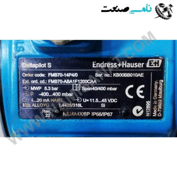 FMB70-14P4/0, واردات قطعات ,PEPERL FUCHS نامی صنعت,تجهیزات صنعتی,نمایندگی فروش سایر برند ها,نمایندگی فوش ایر برند های ABB,NAMISANAT,IFM,پترو شیمی ,فولاد,شرکت بازرتمگانی,نامی ,صنعت, سسایر سیستم ها,سیس ها ,وکانکتور,مانیتور  ind.electronics,الکترونیک صنعتی,Encoders MEASUREMENT ,&INSTRUMENT,اندازه گیری و ابزار دقیق ind.power,برق صنعتی , Induction welding,,جوش القایی, hydraulic-pneumatic,,هیدرولیک  FMB70-14P4-0,FMB70-14P4,FMB70-14P,FMB70-14P,FMB70-14,FMB70-1,FMB70,FMB7,FMB,FM Measuring Instruments-ENDRESS+HAUSER- ENDRESS ENDRESS+HAUSER pressure monitoring,,DEITAPILOT S,E+H TRANSMITTERوTechnical ,Hydrostatic level,level measurement   NAMISANAT.CO,https:,,www.namisanat.com,per,    اندرس هاوزر-خریداندرس هاوزر-خریداندرس  در سطح سنج هیدرواستاتیک، مبنای اندازه گیری، اندازه گیری فشار است. این روش، مشابه روش فشار تفاضلی است. با این تفاوت که در اینجا، مخزن تحت فشار نیست و فقط با محاسبه فشار در کف مخزن، می‌توان ارتفاع را به دست آورد. در سطح سنج هیدرواستاتیک در یکی از ساده‌ترین روش‌ها می‌توان یک ترانسمیتر فشار ساده را روی فلنجی در بدنه و نزدیک به کف مخزن نصب کرد به طوری که سنسور آن، در تماس با مایع قرار گیرد. در شیوه‌ای دیگر، که در شکل زیر نشان داده شده است، سنسور فشار به کمک کابلی از بالا به داخل مخزن فرستاده می‌شود. در این حالت، سنسور در نزدیکی کف مخزن قرار می‌گیرد و بدنه سنسور به بدنه  مقادیر فشار نسبی و مطلق را در شکل مشاهده می‌کنید. با توجه به رابطه کلیدی P=ρgHP=ρgH، دقت محاسبه ارتفاع به میزان زیادی به دقیق بودن چگالی ماده وابسته است چرا که تغییرات نسبتاً زیاد دما باعث تغییر در چگالی سیال می شود. به همین دلیل در همه این دستگاه ها از جمله اندازه گیرهای هیدرواستاتیکی،از جبران ساز دما نیز استفاده می شود. متدوال ترین ترانسدیوسر این وسایل از نوع پیزو الکتریک می باشد. در سطح سنج هیدرواستاتیک، ترانسمیتر در بیرون و با فاصله از مخزن نصب شده و مقدار فشار یا ارتفاع به صورت یک سیگنال جریان  4 تا 20mA به اتاق کنترل ارسال می‌شود.  ترانسمیتر دیجیتال فشار برای اندازه گیری سطح ، حجم و جرم مایعات ، همچنین اندازه گیری فشار مایعات و گازها کاربرد در اندازه گیری فشار در لوله ها و محفظه ها دارای گواهی نامه های حفاظتی بین المللی سنسور سطح سنج هیدرواستاتیک چگونه کار می کند؟  در سطح سنج هیدرواستاتیک، فشاری که سیال داخل مخزن بوجود می آورد، محاسبه می شود و بر اساس آن با فرمول خاصی، ارتفاع اندازه گیری می شود.  این کار به دو روش انجام می شود:  روش اول: یک ترانسمیتر فشار در نزدیکی کف مخازن به وسیله فلنج وصل می شود که مایع مستقیماً با آن تماس خواهد داشت. فشاری که با اضافه شدن مایع در مخزن، به این ترانسمیتر وارد میشود محاسبه شده و سیگنال آن توسط ترانسمیتر ارسال شده و طبق فرمول خاصی، ارتفاع محاسبه می شود.  روش دوم: در این روش ترانسمیتر، توسط یک کابل داخل مخزن فرستاده شده و توسط فلنج در نزدیکی کف مخزن و روی بدنه آن نصب میشود. و ادامه کار همانند روش قبل است.  فرمول محاسبه ارتفاع در این نوع اندازه گیری سطح، به صورت زیر است:  P=ρgH  همانگونه که میدانید، ρ علامت چگالی می باشد، و در این فرمول مشخص میشود که فشار به دست آمده، رابطه مستقیمی با چگالی دارد و به آن وابسته است. چگالی از کمیت هایی است که با تغییرات دمایی، تغییر میکند. برای ثابت کردن چگالی در این روش، بهتر است از جبران کننده دما استفاده کرد.  برای این کار از ترانسدیوسر درجه حرارت باید استفاده شود. این ترانسدیوسر باید از نوع پیزوالکتریک باشد.  چرا بهتر است از سنسور سطح سنج هیدرواستاتیک استفاده کرد؟  سنسور سطح سنج هیدرواستاتیک،به دلایلی که در ذیل به آن اشاره کرده ایم، در میان صنایع مختلف کاربرد دارد:  نصب و راه اندازی این سطح سنج ساده و بدون پیچیدگی است. خروجی آن استاندارد می باشد. برای اندازه گیری سطح مایعاتی که دارای نوسان و تلاطم هستند، مناسب است. برای فضاهای محدود همچون چاه ها، مناسب می باشد در مخازنی که قابل اشتعال هستند، میتوان استفاده کرد. ترانسمیتر فشارر اندرس هاوزر با بالاترین سطح عملکرد با سلول Contite برای اندازه گیری سطح هیدرواستاتیک فشار مورد استفاده قرار می گیرد.  ترانسمیتر فشار اندرس هاوزر Deltapilot FMB70 با سلول اندازه گیری Contite مقاوم در برابر میعانات و با دو محفظه به طور معمول در فرآیند و برنامه های بهداشتی استفاده می شود. این محصول برای اندازه گیری سطح در محیطهای مایع  مانند خمیر در ظروف باز یا بسته ساخته شده و تحت تأثیر تشکیل فوم یا کف نیز ممکن نیست قرار بگیرد. ماژول یکپارچه داده HistoROM , M-DAT مدیریت فرآیند و پارامترهای اندازه گیری شده ی ترانسمیتر فشار را آسان می کند. مطابق با استاندارد IEC 61508 برای استفاده در سیستم های ایمنی SIL3 طراحی شده است.  ویژگی های محدود کننده سطح سنج هیدرواستاتیک کدامند؟  سنسور سطح سنج هیدرواستاتیک، علاوه بر مزیت هایی که دارد، یک سری محدودیت هایی نیز برای مصرف کننده ایجاد می کند، که بهتر است قبل از تهیه این دستگاه به آنها اشراف داشته باشید تا انتخاب معقول تری داشته باشید. در ذیل به بررسی آن ها خواهیم پرداخت:  وابسته بودن به چگالی؛ همان گونه که قبلاً اشاره کردیم این دستگاه برای به دست آوردن ارتفاع و سطح سیال، به چگالی وابسته است. برای حل این مشکل میتوانید به روشی که در قسمت قبل تر به آن اشاره کردیم، اقدام نمایید. حساسیت به رسوب: از مواردی که باعث ایجاد خطا در اندازه گیری سطح سنج هیدرواستاتیک می شود، رسوب، لجن و کثیفی های ایجاد شده در کف مخازن است. به این دلیل که ترانسمیتر این دستگاه در کف مخازن نصب می گردد، کثیفی های ته نشین شده نیز باعث ایجاد فشار کاذب روی ترانسمیتر شده و خطا ایجاد میشود.  مزایای استفاده ترانسمیتر فشار اندرس هاوزر  قابلیت تولید مجدد بسیار خوب و ثبات طولانی مدت در اندازه گیری حداکثر ایمنی هیسترزیستی توسط سلول اندازه گیری مقاوم در برابر میعانات فراهم می شود. دقت مرجع بالا تا 0.075٪ مورد استفاده برای نظارت بر سطح فرآیند و فشار در مناطقی تا SIL3، دارای گواهینامه مطابق با استاندارد IEC 61508 توسط TÜV SÜD سطح بالایی از ایمنی هنگام کار به لطف نظارت بر عملکرد از سلول اندازه گیری تا برد های الکترونیکی تعویض آسان برد های الکترونیکی با HistoROM® , M-DAT تضمین شده است. برای استفاده در صنایع آب آشامیدنیمخزن بسته می‌شود تا از حرکت و ارتعاش احتمالی جلوگیری شود