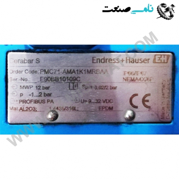 PMC71-AMA1K1MRBAA, واردات قطعات ,PEPERL FUCHS نامی صنعت,تجهیزات صنعتی,نمایندگی فروش سایر برند ها,نمایندگی فوش ایر برند های ABB,NAMISANAT,IFM,پترو شیمی ,فولاد,شرکت بازرگانی,نامی ,صنعت, سسایر سیستم ها,سیستم ها ,وکانکتور,مانیتور  ind.electronics,الکترونیک صنعتی,Encoders MEASUREMENT ,&INSTRUMENT,اندازه گیری و ابزار دقیق ind.power,برق صنعتی , Induction welding,,جوش القایی, hydraulic-pneumatic,,هیدرولیک  PMC71-AMA1K1MRBAA,PMC71-AMA1K1MRBA,PMC71-AMA1K1MRB,PMC71-AMA1K1MR,PMC71-AMA1K1M,PMC71-AMA1K1,PMC71-AMA1K,PMC71-AMA1,PMC71-AMA,PMC71-AM,PMC71-A,PMC71,PMC7,PMC Measuring Instruments-ENDRESS+HAUSER- ENDRESS ENDRESS+HAUSER pressure monitoring,DELTAPILOT S,E+H,Cerabar S PMC71, PMP71, PMP75TRANSMITTERوTechnical ,Hydrostatic level,level measurement   NAMISANAT.CO,https:,,www.namisanat.com,per,  اندرس هاوزر-خریداندرس هاوزر-خریداندرس,ترنسمیتراندرس هاوزر,محصولات اندرس  هاوزر,سطح سنج هیدرواستاتیک اندرس,سطح سنج اندرس هاوزر,اندازه گیری و ابزار دقیق  در سطح سنج هیدرواستاتیک، مبنای اندازه گیری، اندازه گیری فشار است. این روش، مشابه روش فشار تفاضلی است. با این تفاوت که در اینجا، مخزن تحت فشار نیست و فقط با محاسبه فشار در کف مخزن، می‌توان ارتفاع را به دست آورد. در سطح سنج هیدرواستاتیک در یکی از ساده‌ترین روش‌ها می‌توان یک ترانسمیتر فشار ساده را روی فلنجی در بدنه و نزدیک به کف مخزن نصب کرد به طوری که سنسور آن، در تماس با مایع قرار گیرد. در شیوه‌ای دیگر، که در شکل زیر نشان داده شده است، سنسور فشار به کمک کابلی از بالا به داخل مخزن فرستاده می‌شود. در این حالت، سنسور در نزدیکی کف مخزن قرار می‌گیرد و بدنه سنسور به بدنه  مقادیر فشار نسبی و مطلق را در شکل مشاهده می‌کنید. با توجه به رابطه کلیدی P=ρgHP=ρgH، دقت محاسبه ارتفاع به میزان زیادی به دقیق بودن چگالی ماده وابسته است چرا که تغییرات نسبتاً زیاد دما باعث تغییر در چگالی سیال می شود. به همین دلیل در همه این دستگاه ها از جمله اندازه گیرهای هیدرواستاتیکی،از جبران ساز دما نیز استفاده می شود. متدوال ترین ترانسدیوسر این وسایل از نوع پیزو الکتریک می باشد. در سطح سنج هیدرواستاتیک، ترانسمیتر در بیرون و با فاصله از مخزن نصب شده و مقدار فشار یا ارتفاع به صورت یک سیگنال جریان  4 تا 20mA به اتاق کنترل ارسال می‌شود.  ترانسمیتر دیجیتال فشار برای اندازه گیری سطح ، حجم و جرم مایعات ، همچنین اندازه گیری فشار مایعات و گازها کاربرد در اندازه گیری فشار در لوله ها و محفظه ها دارای گواهی نامه های حفاظتی بین المللی سنسور سطح سنج هیدرواستاتیک چگونه کار می کند؟  در سطح سنج هیدرواستاتیک، فشاری که سیال داخل مخزن بوجود می آورد، محاسبه می شود و بر اساس آن با فرمول خاصی، ارتفاع اندازه گیری می شود.  این کار به دو روش انجام می شود:  روش اول: یک ترانسمیتر فشار در نزدیکی کف مخازن به وسیله فلنج وصل می شود که مایع مستقیماً با آن تماس خواهد داشت. فشاری که با اضافه شدن مایع در مخزن، به این ترانسمیتر وارد میشود محاسبه شده و سیگنال آن توسط ترانسمیتر ارسال شده و طبق فرمول خاصی، ارتفاع محاسبه می شود.  روش دوم: در این روش ترانسمیتر، توسط یک کابل داخل مخزن فرستاده شده و توسط فلنج در نزدیکی کف مخزن و روی بدنه آن نصب میشود. و ادامه کار همانند روش قبل است.  فرمول محاسبه ارتفاع در این نوع اندازه گیری سطح، به صورت زیر است:  P=ρgH  همانگونه که میدانید، ρ علامت چگالی می باشد، و در این فرمول مشخص میشود که فشار به دست آمده، رابطه مستقیمی با چگالی دارد و به آن وابسته است. چگالی از کمیت هایی است که با تغییرات دمایی، تغییر میکند. برای ثابت کردن چگالی در این روش، بهتر است از جبران کننده دما استفاده کرد.  برای این کار از ترانسدیوسر درجه حرارت باید استفاده شود. این ترانسدیوسر باید از نوع پیزوالکتریک باشد.  چرا بهتر است از سنسور سطح سنج هیدرواستاتیک استفاده کرد؟  سنسور سطح سنج هیدرواستاتیک،به دلایلی که در ذیل به آن اشاره کرده ایم، در میان صنایع مختلف کاربرد دارد:  نصب و راه اندازی این سطح سنج ساده و بدون پیچیدگی است. خروجی آن استاندارد می باشد. برای اندازه گیری سطح مایعاتی که دارای نوسان و تلاطم هستند، مناسب است. برای فضاهای محدود همچون چاه ها، مناسب می باشد در مخازنی که قابل اشتعال هستند، میتوان استفاده کرد. ترانسمیتر فشارر اندرس هاوزر با بالاترین سطح عملکرد با سلول Contite برای اندازه گیری سطح هیدرواستاتیک فشار مورد استفاده قرار می گیرد.  ترانسمیتر فشار اندرس هاوزر Deltapilot FMB70 با سلول اندازه گیری Contite مقاوم در برابر میعانات و با دو محفظه به طور معمول در فرآیند و برنامه های بهداشتی استفاده می شود. این محصول برای اندازه گیری سطح در محیطهای مایع  مانند خمیر در ظروف باز یا بسته ساخته شده و تحت تأثیر تشکیل فوم یا کف نیز ممکن نیست قرار بگیرد. ماژول یکپارچه داده HistoROM , M-DAT مدیریت فرآیند و پارامترهای اندازه گیری شده ی ترانسمیتر فشار را آسان می کند. مطابق با استاندارد IEC 61508 برای استفاده در سیستم های ایمنی SIL3 طراحی شده است.  ویژگی های محدود کننده سطح سنج هیدرواستاتیک کدامند؟  سنسور سطح سنج هیدرواستاتیک، علاوه بر مزیت هایی که دارد، یک سری محدودیت هایی نیز برای مصرف کننده ایجاد می کند، که بهتر است قبل از تهیه این دستگاه به آنها اشراف داشته باشید تا انتخاب معقول تری داشته باشید. در ذیل به بررسی آن ها خواهیم پرداخت:  وابسته بودن به چگالی؛ همان گونه که قبلاً اشاره کردیم این دستگاه برای به دست آوردن ارتفاع و سطح سیال، به چگالی وابسته است. برای حل این مشکل میتوانید به روشی که در قسمت قبل تر به آن اشاره کردیم، اقدام نمایید. حساسیت به رسوب: از مواردی که باعث ایجاد خطا در اندازه گیری سطح سنج هیدرواستاتیک می شود، رسوب، لجن و کثیفی های ایجاد شده در کف مخازن است. به این دلیل که ترانسمیتر این دستگاه در کف مخازن نصب می گردد، کثیفی های ته نشین شده نیز باعث ایجاد فشار کاذب روی ترانسمیتر شده و خطا ایجاد میشود.  مزایای استفاده ترانسمیتر فشار اندرس هاوزر  قابلیت تولید مجدد بسیار خوب و ثبات طولانی مدت در اندازه گیری حداکثر ایمنی هیسترزیستی توسط سلول اندازه گیری مقاوم در برابر میعانات فراهم می شود. دقت مرجع بالا تا 0.075٪ مورد استفاده برای نظارت بر سطح فرآیند و فشار در مناطقی تا SIL3، دارای گواهینامه مطابق با استاندارد IEC 61508 توسط TÜV SÜD سطح بالایی از ایمنی هنگام کار به لطف نظارت بر عملکرد از سلول اندازه گیری تا برد های الکترونیکی تعویض آسان برد های الکترونیکی با HistoROM® , M-DAT تضمین شده است. برای استفاده در صنایع آب آشامیدنیمخزن بسته می‌شود تا از حرکت و ارتعاش احتمالی جلوگیری شود