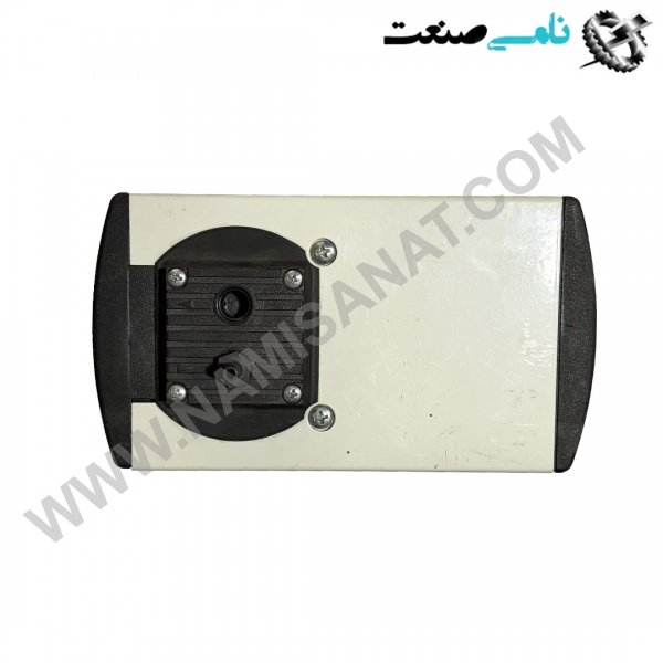 N86KT.18, واردات قطعات ,PEPERL FUCHS نامی صنعت,تجهیزات صنعتی,نمایندگی فروش سایر برند ها,نمایندگی فوش ایر برند های ABB,NAMISANAT,IFM,پترو شیمی ,فولاد,شرکت بازرگانی,نامی ,صنعت, سسایر سیستم ها,سیستم ها ,وکانکتور,مانیتور  ind.electronics,الکترونیک صنعتی,Encoders MEASUREMENT ,&INSTRUMENT,اندازه گیری و ابزار دقیق ind.power,برق صنعتی , Induction welding,,جوش القایی, hydraulic-pneumatic,,هیدرولیک   N86KT.18,N86KT.1,N86K,N86KT,N86, ,KNF,LEYBOLD IND.POWER,VACUUM PUPMS,TURBOVAC,REMOTE FRONTEND,NAMISANAT.CO,https:,,namisanat.com,per,,OTHER برق صنعتی,وکیوم پمپ,توربو وکیوم,لی بولد,لیبولد,جلو از راه دور,سایر,پمپ وکیوم پمپ وکیوم چیست و چگونه کار می‌کند؟ کاربردهای مختلف صنعتی، پزشکی، خودروسازی، مواد غذایی و حتی حوزه‌های علمی دارای ابزار و تجهیزاتی برای کنترل فشار هوا و ایجاد خلاء می‌باشند. یکی از این تجهیزات، پمپ وکیوم یا پمپ خلا است که از اهمیت بالایی نیز برخوردار است. در این مقاله به زبانی ساده و قابل درک برای همه، با پمپ خلا و عملکردش، انواع و کاربردهایش، نحوه کار و نکات اساسی در نگهداری پمپ وکیوم آشنا می‌شویم. پمپ وکیوم چیست؟ پمپ وکیوم (Vacuum Pump) دستگاهی است که به منظور ایجاد فشار منفی (خلأ) در یک محیط خاص بکار می‌رود. این پمپ‌ها با کاهش فشار هم درون یک محفظه بخار گاز و هوای حبس شده در آن می‌کشند و همچنین هوا را تخلیه میکنند. از خواص مهم تجهیزات در صنایع مدرن، می‌توان وجود پمپ‌های خلا از مهم‌ترین تجهیزات در صنایع مدرن محسوب می‌شوند، چرا که در بسیاری از فرآیندها، وجود محیط بدون هوا یا کم‌فشار کاملاً ضروری است. چگونه پمپ خلا کار می کند؟ برای فهم بهتر کارکرد پمپ خلا می بایست ابتدا با مفهوم “خلاء” آشنا شویم. خلاء به حالتی گفته می‌شود که فشار گاز از فشار اتمسفر کمتر است. پمپ وکیوم، مکانیسم خلاء را با خارج کردن مولکول‌های هوا یا سایر گازها از محفظه به وجود می‌آورد. نحوه عملکرد هر پمپ وکیوم خلا به صورت زیر است: مکش هوا یا گاز از یک ناحیه بسته انتقال به خارج آن ناحیه (محیط با فشار بیشتر)، ایجاد یک خلا جزئی یا کامل در داخل محفظه. انواع پمپ وکیوم هر دستگاهی برای بخار و گاز، پمپ خلاء یا وکیوم، اصولاً به روش های متنوعی طراحی و تولید می‌گردند. همچنین باید گفت تقسیم بندی انجام شده از لحاظ کاربرد، میزان خلاء مورد نظر و روش تخلیه گازها متفاوت می باشد. 1. وکیوم پمپ مکانیکی (خشک یا روغنی) پمپ روتاری وین (Rotary Vane): روغن کاری یکی از شرایط اساسی این پمپ خوب عمل کردن و پاسخگو بودن آن در صنعت می باشد. همچنین با روغن کاری و تزریق روغن این پمپ می توانید به سطح بالایی از خلاء برسید. پمپ دیافراگمی: این نوع پمپ دیافراگمی قادر به ایجاد خلاء بدون روغن می باشد، به همین خاطر بیشتر در جهت محیط های تمیز همچون آزمایشگاه ها استفاده می شود. 2. پمپ وکیوم مولکولی (برای خلأهای بسیار بالا) پمپ توربومولکولی: این پمپ نیز قادر به ایجاد نوعی خلاء عمیق مولکولی می باشد. این نوع وکیوم عمل جابه جایی مولکول ها را با سرعت زیاد انجام می دهد. پمپ دیفیوژن: بیشترین استفاده در صنایع شیمیایی وجود دارد. دلیل آن هم به کارگیری روغن و بخار آن می باشد. 3. پمپ وکیوم حلقه مایع (Liquid Ring) این پمپ در صنایعی که با بخار و آب مرطوب در تماس هستند، کاربرد دارند.